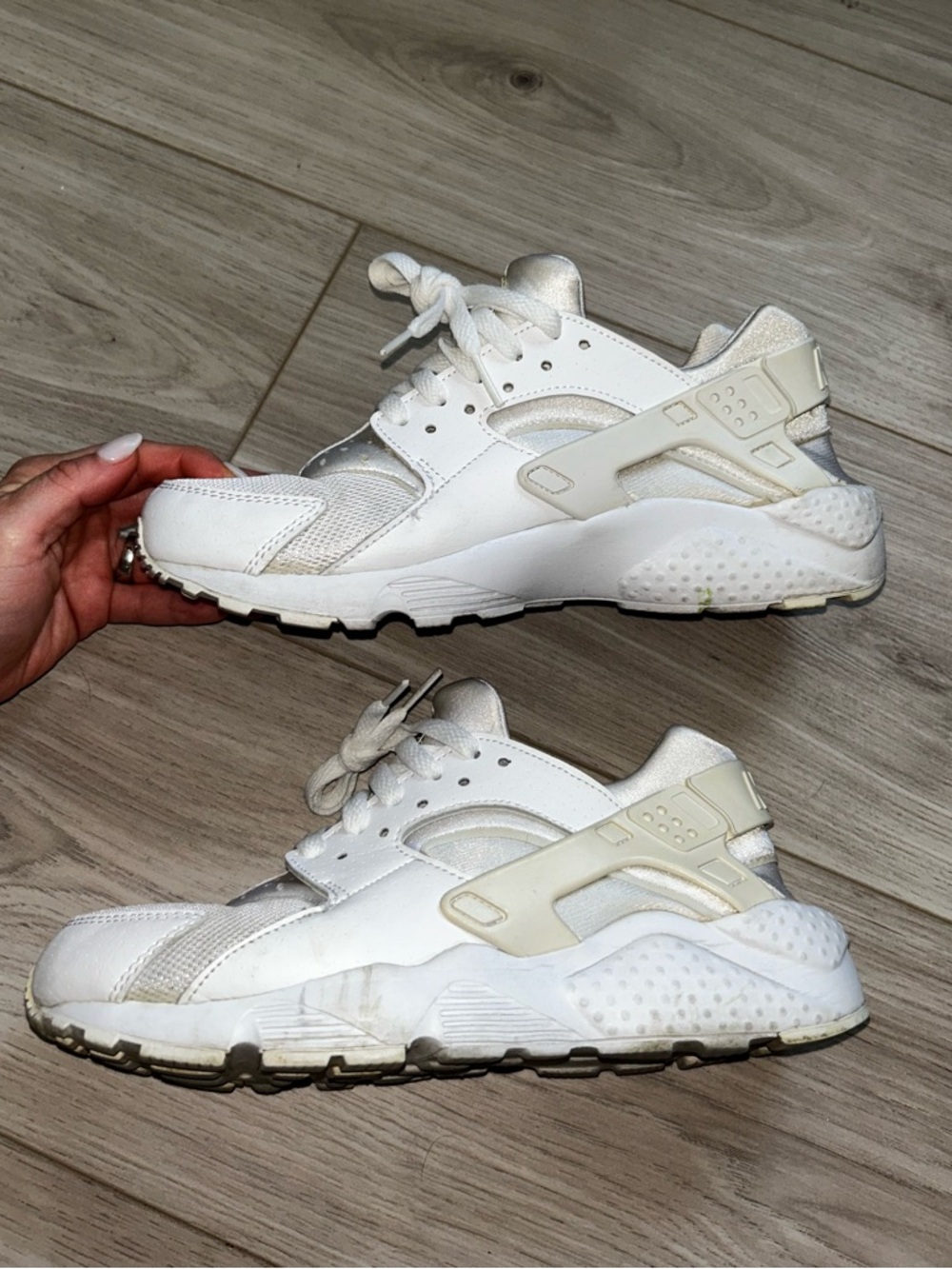 Nike White Rochees Athletic Sneakers - Breathable Comfort